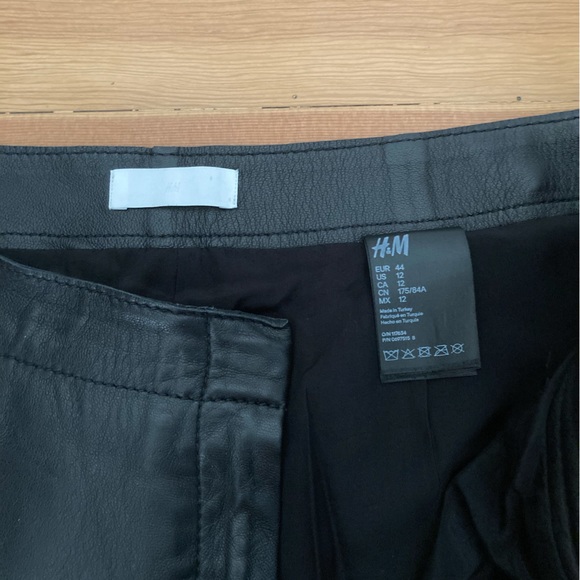Straight cut black leather pants - Picture 9 of 11